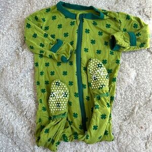 Kickee four leaf lucky clover